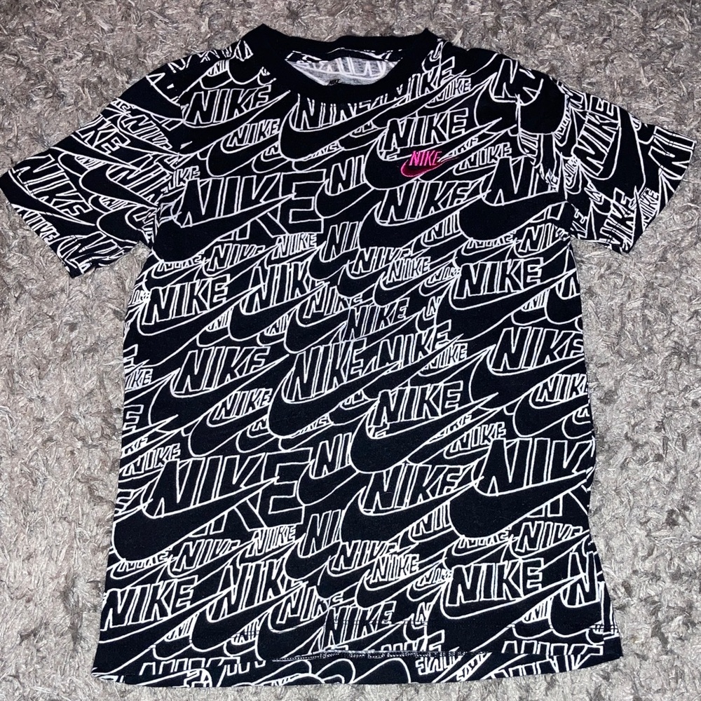 Nike Black and White Graphic Tee with Pink check size youth medium M